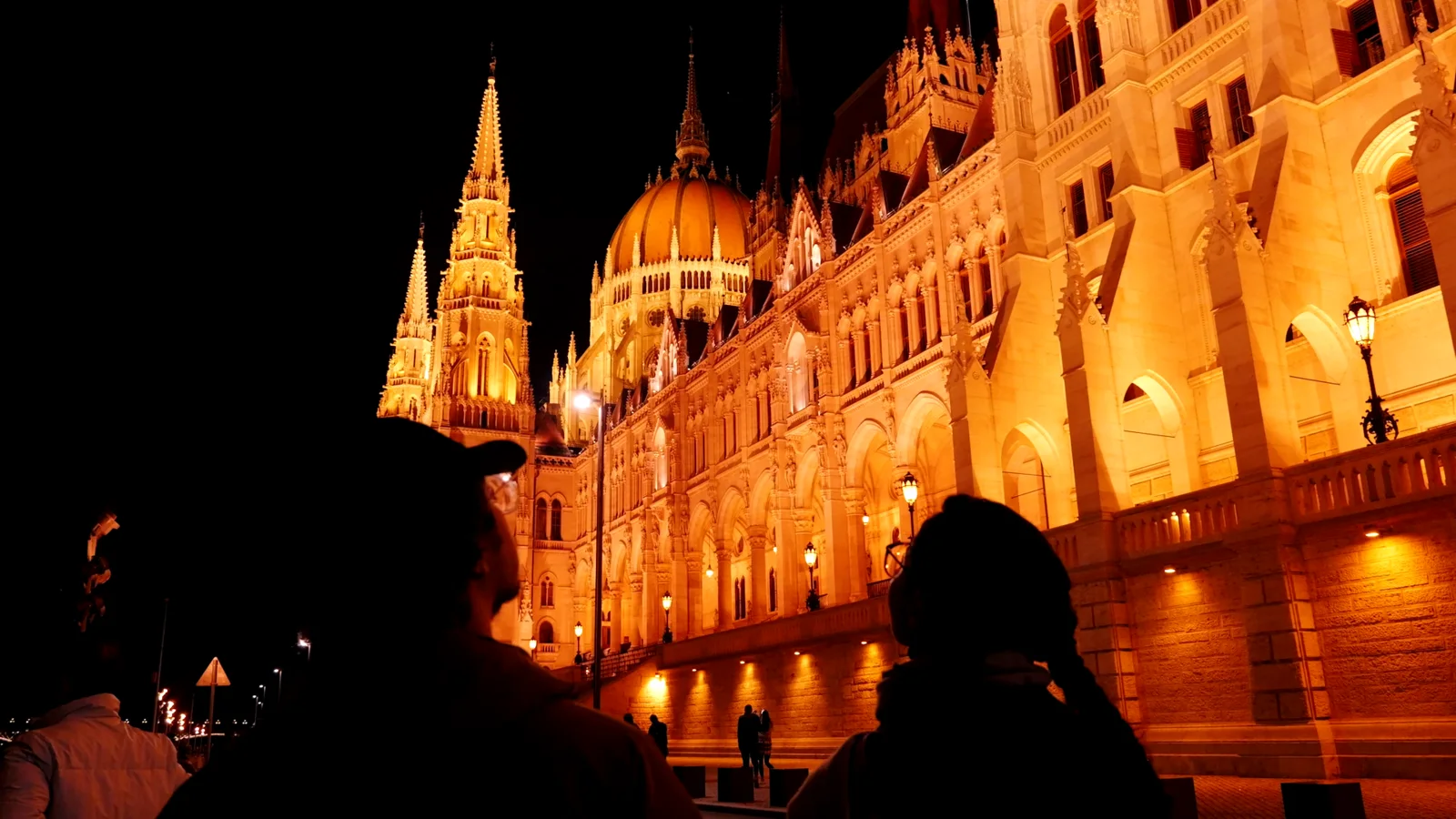 A graded night shot rendered by Dragon VE